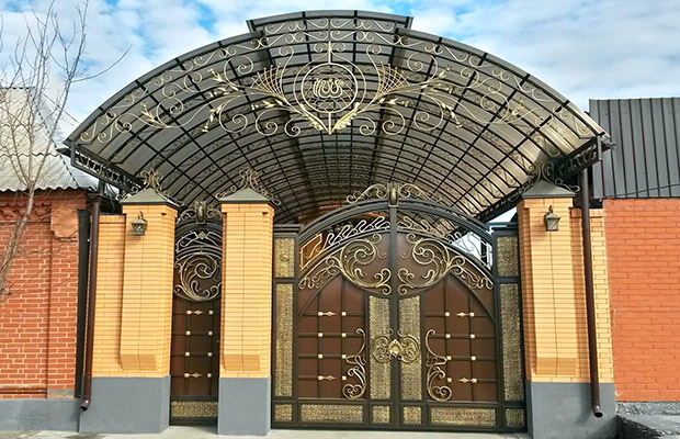 Купить или заказать ворота для дома с навесом - стильные и надежные решения для вашего участка в изобильном от 41386 руб | ВоротМастер-Збл